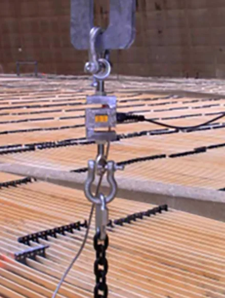 Figure 3 - Load cell is connected to a Wireless DAQ (BeanDevice® AN-mV)